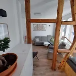 Residenz - Modern, Gross, Ruhig, Zentral, 2 Balkone, 4 Zimmer, Kueche, Bad דירה *