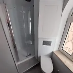 Residenz - Modern, Gross, Ruhig, Zentral, 2 Balkone, 4 Zimmer, Kueche, Bad דירה *