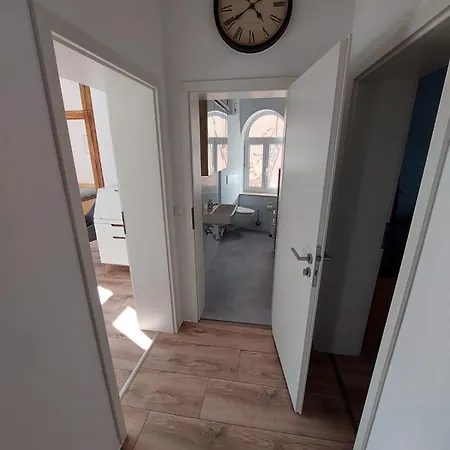 Residenz - Modern, Gross, Ruhig, Zentral, 2 Balkone, 4 Zimmer, Kueche, Bad *