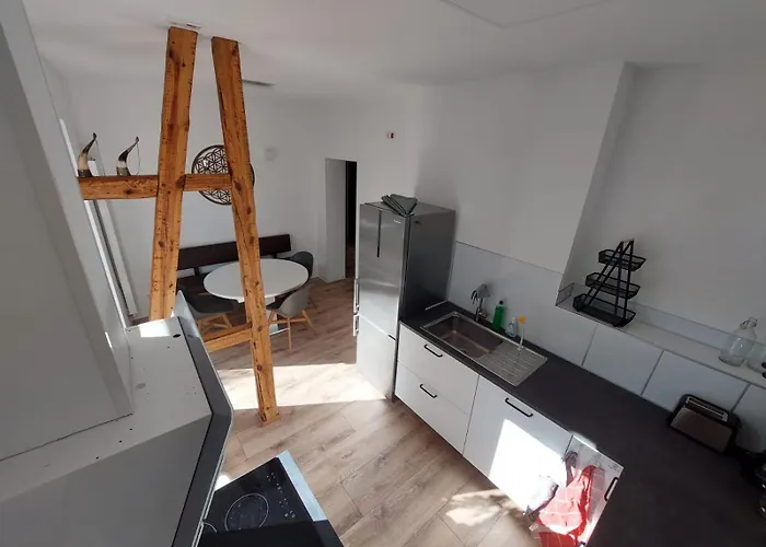 Residenz - Modern, Gross, Ruhig, Zentral, 2 Balkone, 4 Zimmer, Kueche, Bad