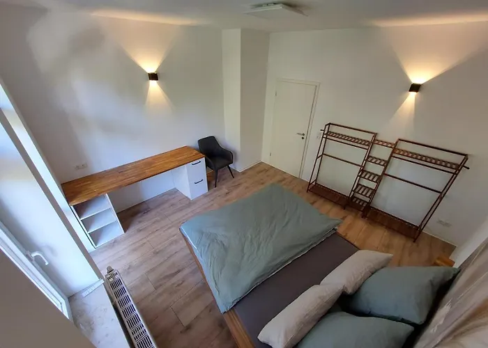 Residenz - Modern, Gross, Ruhig, Zentral, 2 Balkone, 4 Zimmer, Kueche, Bad *