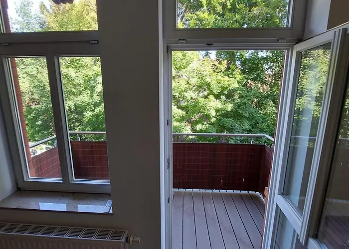 Residenz - Modern, Gross, Ruhig, Zentral, 2 Balkone, 4 Zimmer, Kueche, Bad Appartement Jena