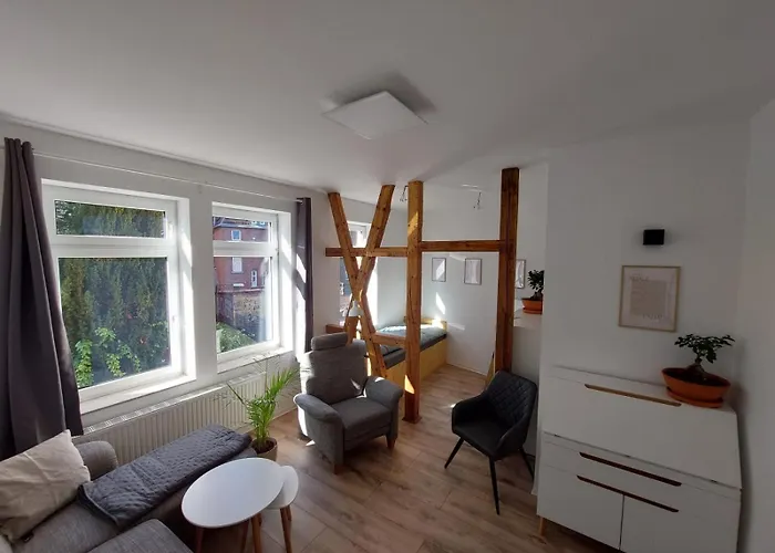 Residenz - Modern, Gross, Ruhig, Zentral, 2 Balkone, 4 Zimmer, Kueche, Bad *