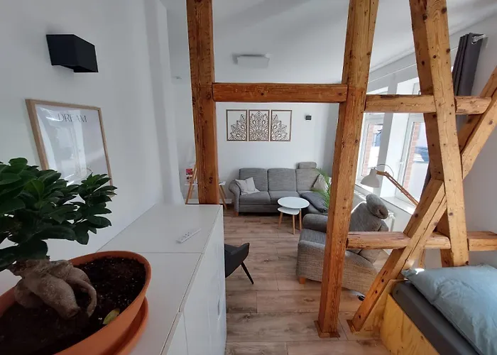 Residenz - Modern, Gross, Ruhig, Zentral, 2 Balkone, 4 Zimmer, Kueche, Bad Appartement *