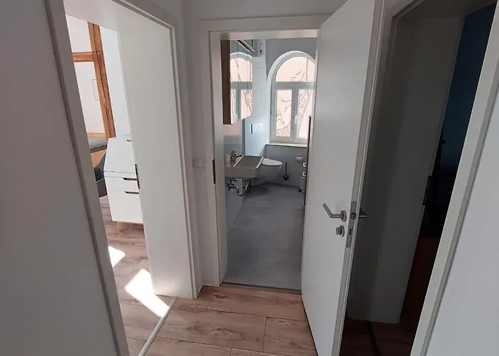 Residenz - Modern, Gross, Ruhig, Zentral, 2 Balkone, 4 Zimmer, Kueche, Bad *